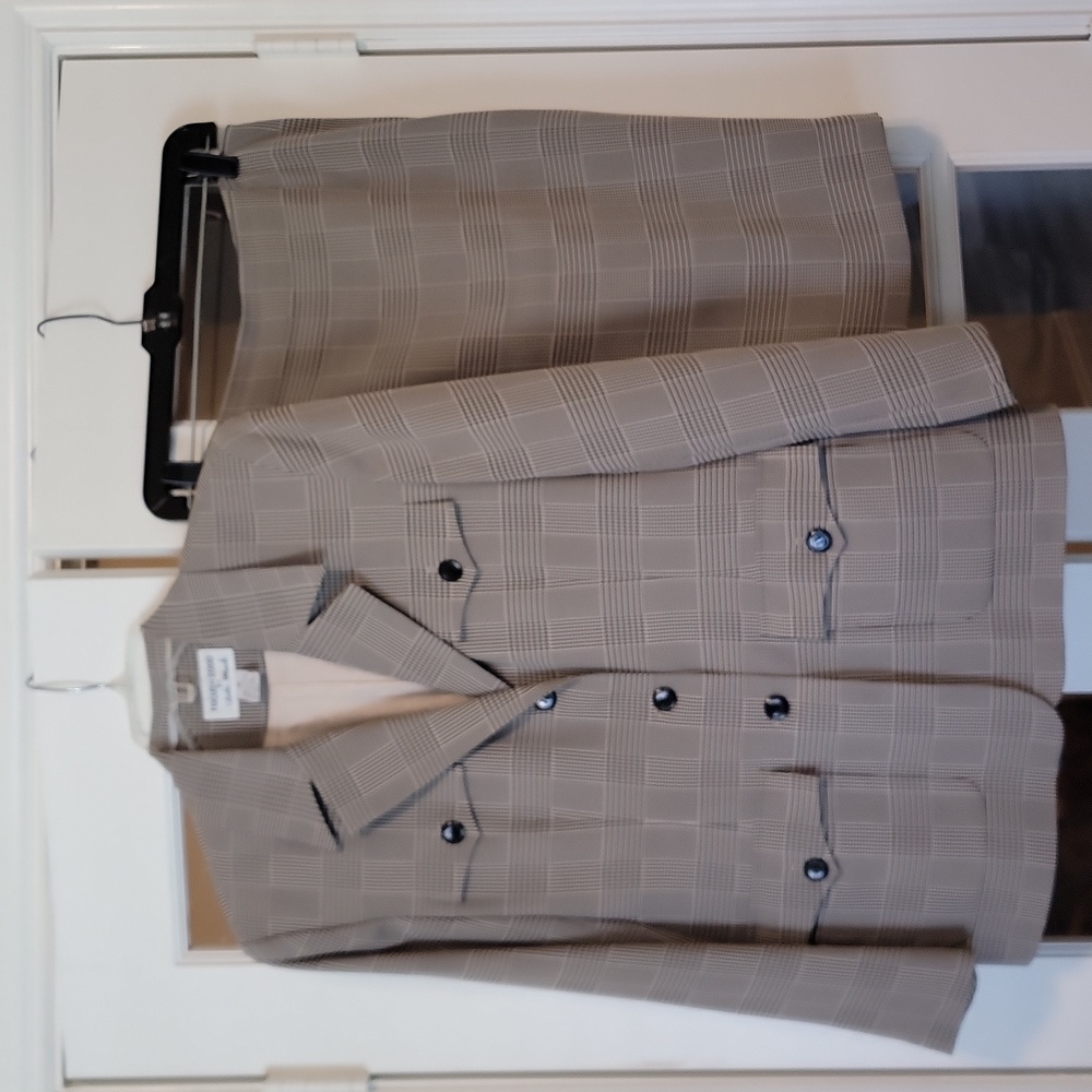 Vintage Black and beige skirt suit